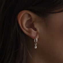 Load image into Gallery viewer, Organic hoops + pendant pearl