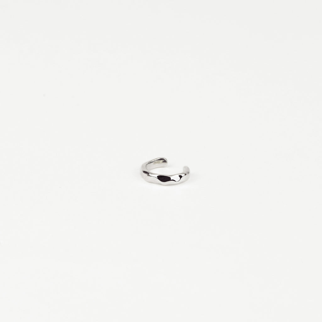 Current ear cuff