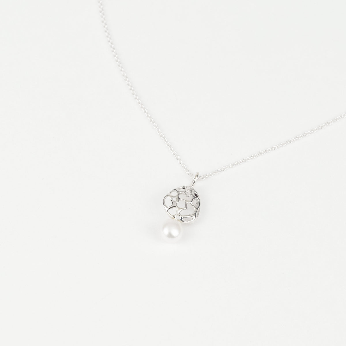 Onde necklace