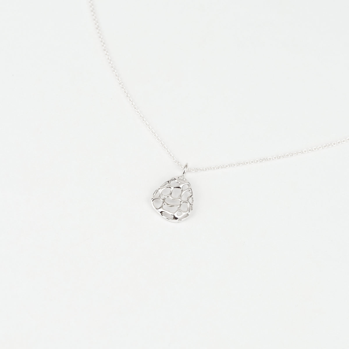 Meander necklace