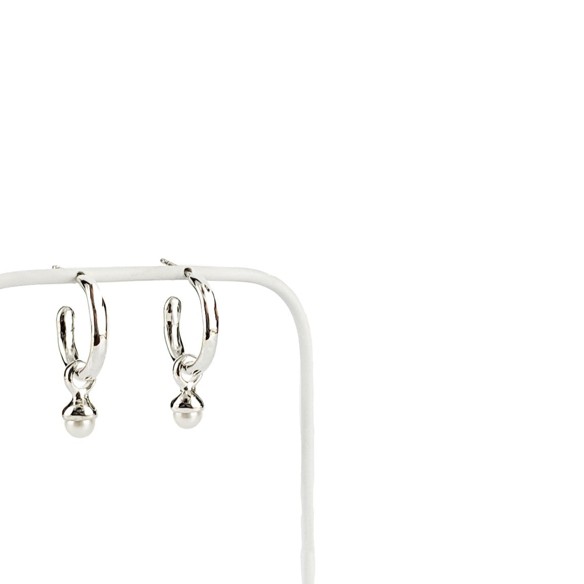 Organic hoops + pendant pearl