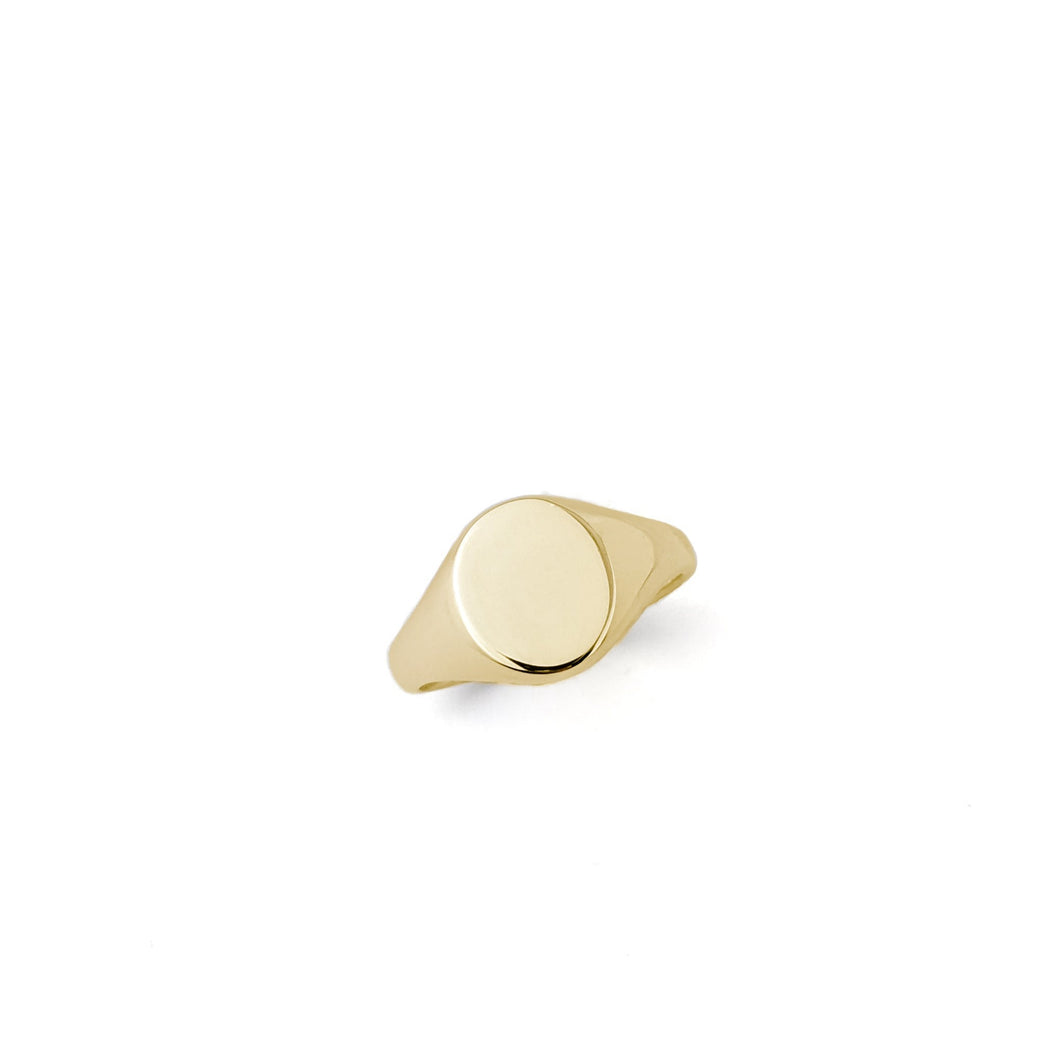 Oval signet ring