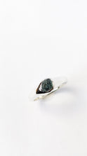 Load image into Gallery viewer, Molten sapphire ring | 04
