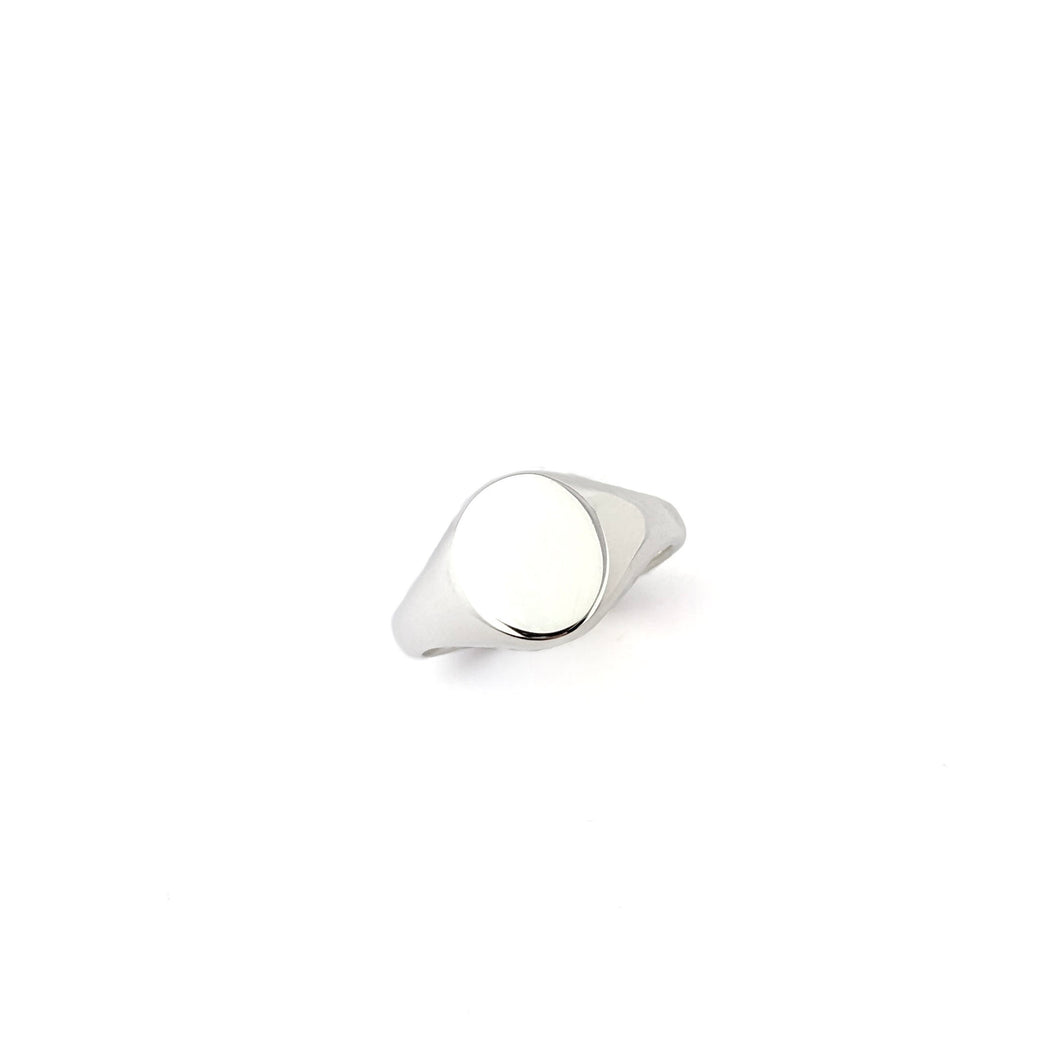 Oval signet ring