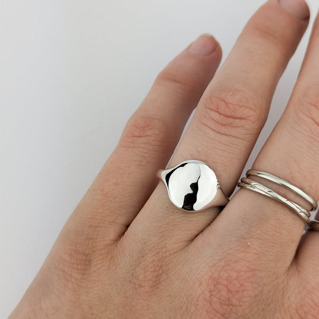 Ripple signet ring