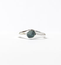 Load image into Gallery viewer, Molten sapphire ring | 04
