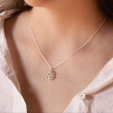 Load image into Gallery viewer, Meander necklace
