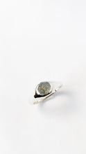 Load image into Gallery viewer, Molten sapphire ring | 06
